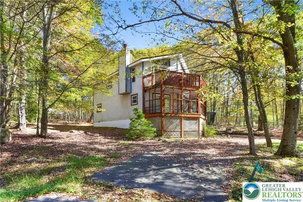 20 Floral DR, Gouldsboro, PA 18424