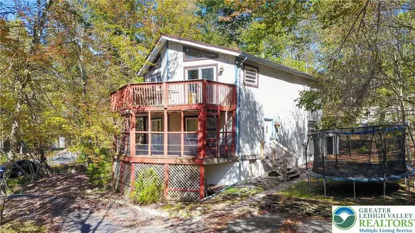 20 Floral DR, Gouldsboro, PA 18424