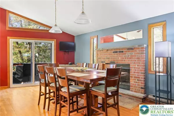 20 Floral DR, Gouldsboro, PA 18424