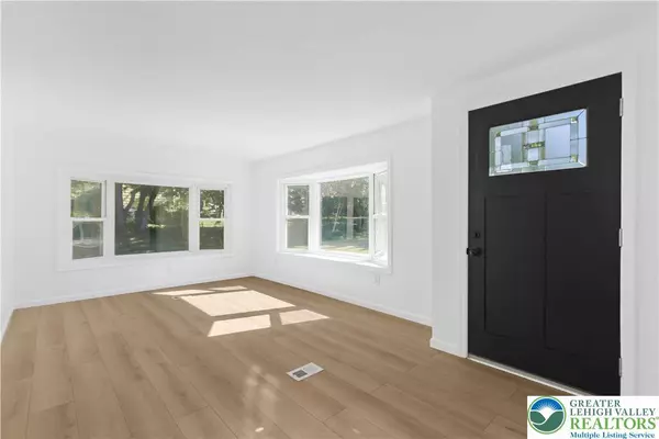 1225 Meyer DR, Lehigh Twp, PA 18088