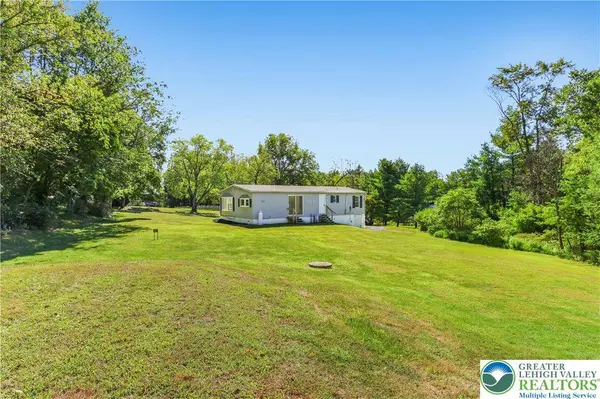 1225 Meyer DR, Lehigh Twp, PA 18088