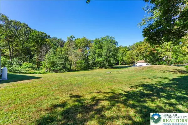 1225 Meyer DR, Lehigh Twp, PA 18088