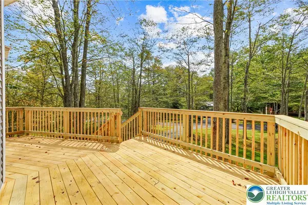 81 Elderberry DR, Gouldsboro, PA 18424