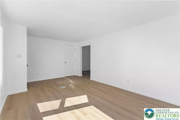 1225 Meyer DR, Lehigh Twp, PA 18088