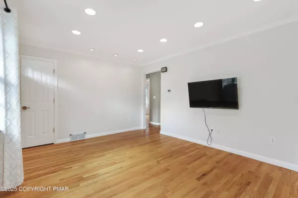 507 Apple Blossom RD, Easton, PA 18040