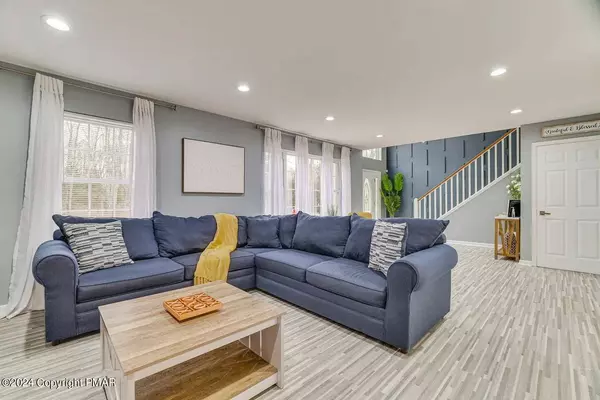 1123 Chickadee DR, Pocono Summit, PA 18346