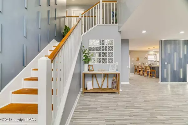 1123 Chickadee DR, Pocono Summit, PA 18346