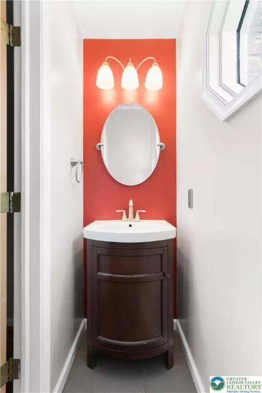 38 Corriere RD, Palmer Twp, PA 18045