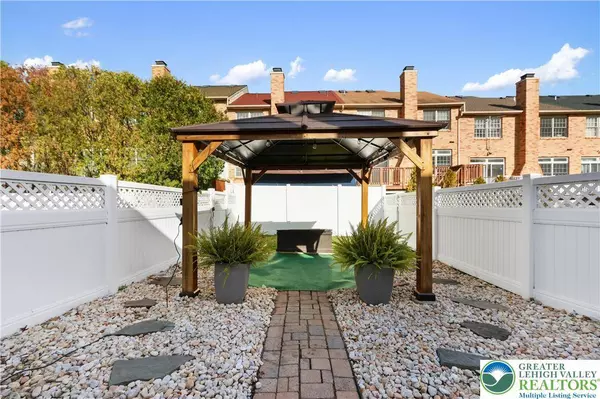 1885 Redwood DR, Whitehall Twp, PA 18052