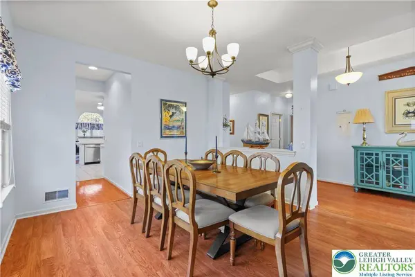 60 Glenmoor CIR, Palmer Twp, PA 18045