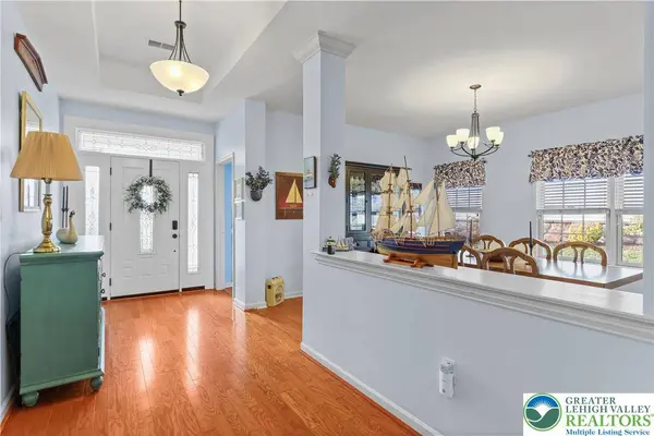 60 Glenmoor CIR, Palmer Twp, PA 18045