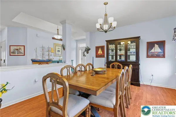 60 Glenmoor CIR, Palmer Twp, PA 18045