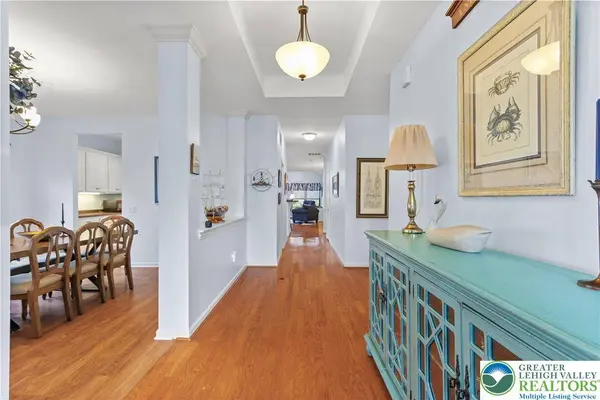 60 Glenmoor CIR, Palmer Twp, PA 18045