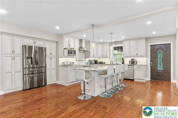 521 Greenview DR, Hamilton Twp, PA 18353