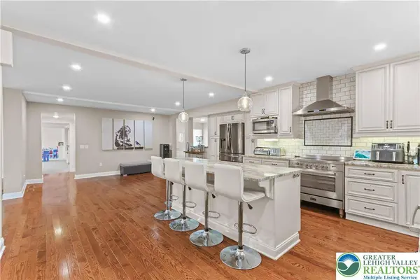 521 Greenview DR, Hamilton Twp, PA 18353