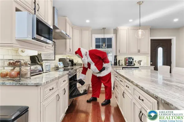 521 Greenview DR, Hamilton Twp, PA 18353