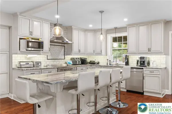 521 Greenview DR, Hamilton Twp, PA 18353