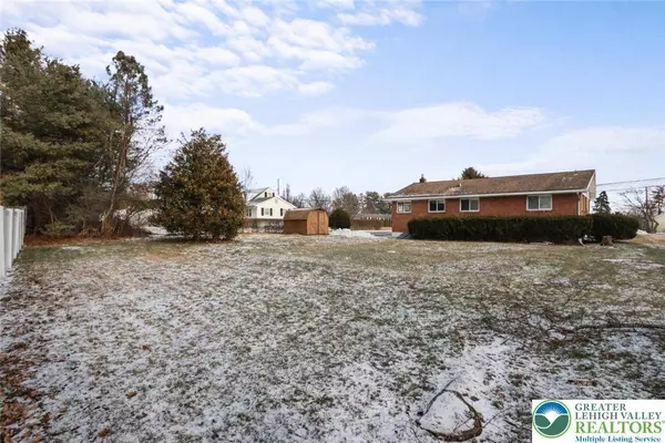 442 Avon ST, Palmer Twp, PA 18045