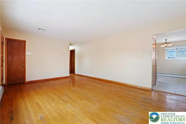 442 Avon ST, Palmer Twp, PA 18045