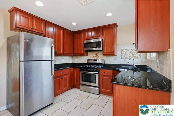 442 Avon ST, Palmer Twp, PA 18045