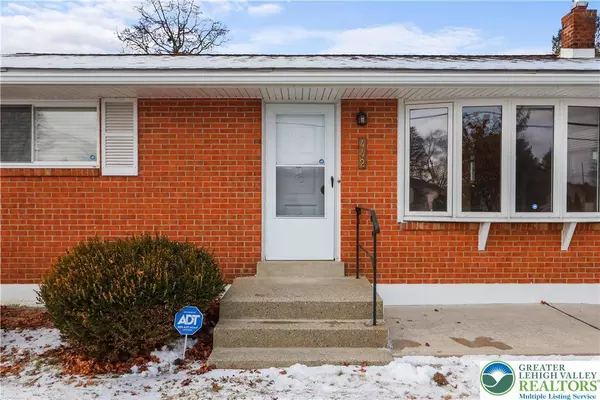 442 Avon ST, Palmer Twp, PA 18045