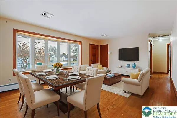 442 Avon ST, Palmer Twp, PA 18045