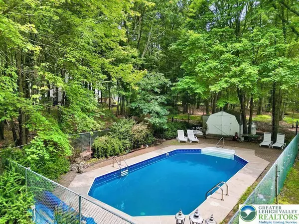 271 N Shore DR, Tunkhannock Twp, PA 18210