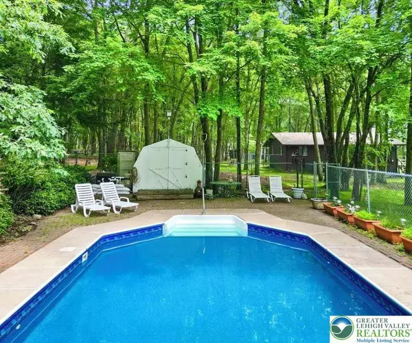 271 N Shore DR, Tunkhannock Twp, PA 18210