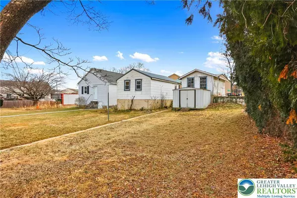 38 E 2nd ST, Alburtis Boro, PA 18011