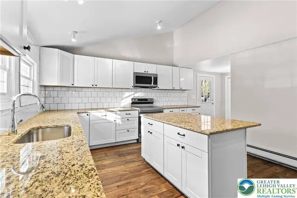 751 W Pennsylvania AVE, Plainfield Twp, PA 18072