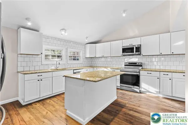 751 W Pennsylvania AVE, Plainfield Twp, PA 18072