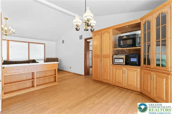 380 Cherry Lane RD, Pocono Twp, PA 18321