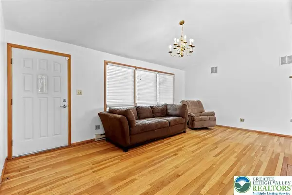 380 Cherry Lane RD, Pocono Twp, PA 18321