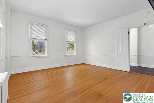 417 Clinton TER, Easton, PA 18042