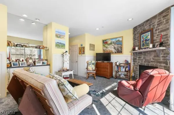 4 Hope St, Lopatcong Twp., NJ 08865