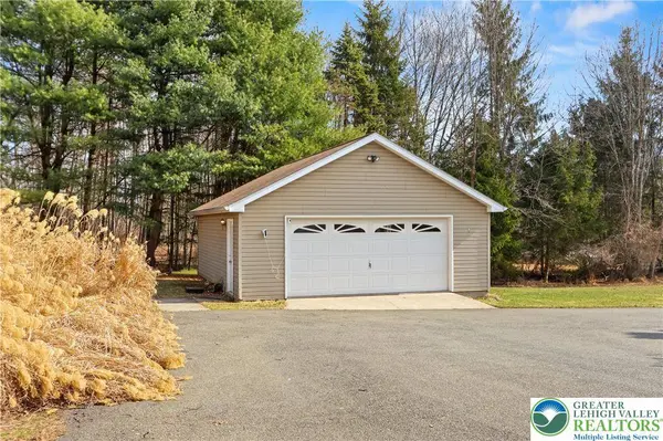 181 Lower Cherry Valley RD, Hamilton Twp, PA 18353