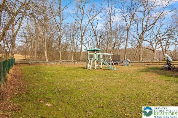 181 Lower Cherry Valley RD, Hamilton Twp, PA 18353