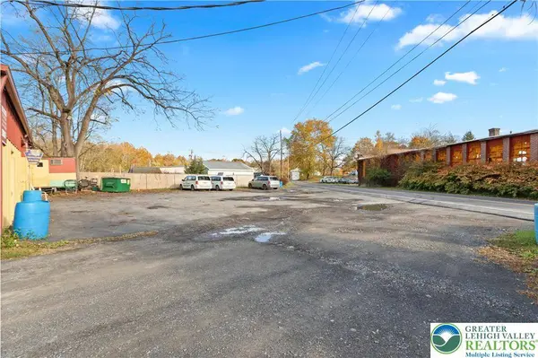 399 Oak ST, East Stroudsburg, PA 18301