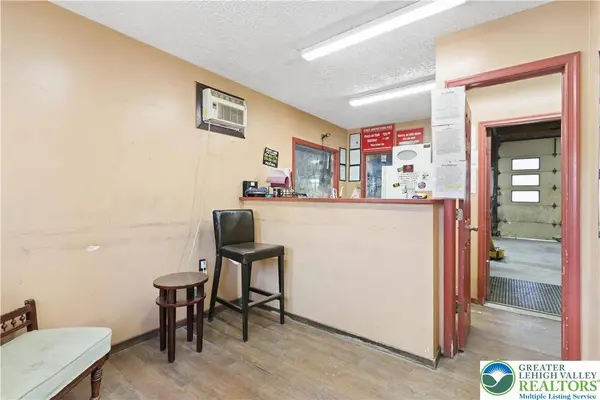 399 Oak ST, East Stroudsburg, PA 18301