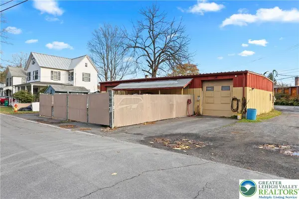 399 Oak ST, East Stroudsburg, PA 18301