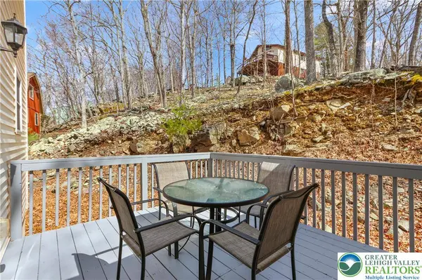 226 Regent ST, Lehman Twp, PA 18324