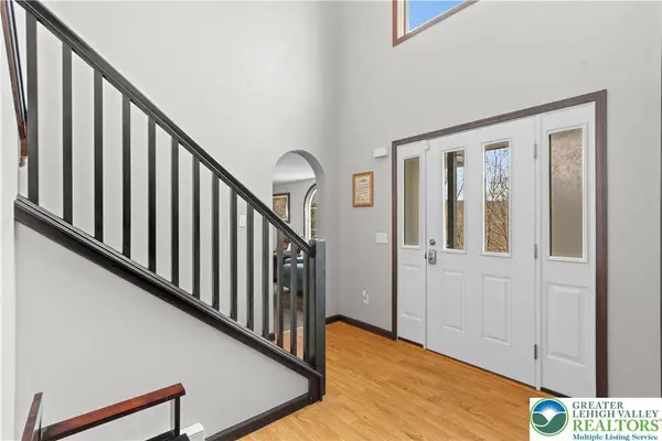 226 Regent ST, Lehman Twp, PA 18324