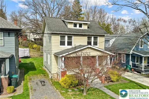 605 Wallace ST, Stroudsburg, PA 18360