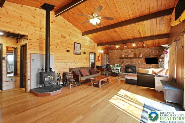 214 Mockingbird CT, Lehman Twp, PA 18324