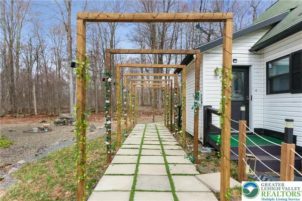 939 Country Place DR, Coolbaugh Twp, PA 18466