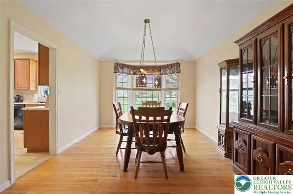 7128 Periwinkle DR, Lower Macungie Twp, PA 18062