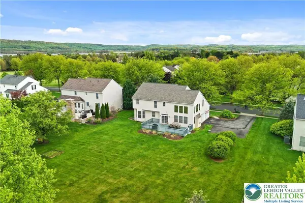 7128 Periwinkle DR, Lower Macungie Twp, PA 18062