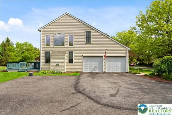 7128 Periwinkle DR, Lower Macungie Twp, PA 18062