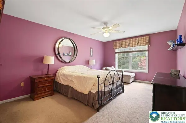 7128 Periwinkle DR, Lower Macungie Twp, PA 18062
