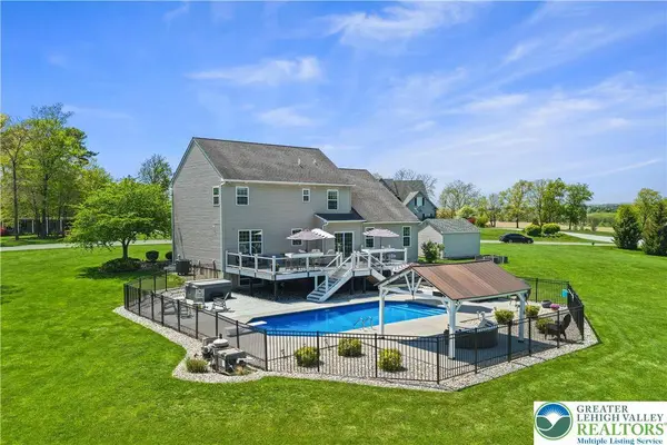 2255 Redwood DR, North Whitehall Twp, PA 18080